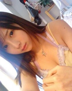 女模特裸露全身